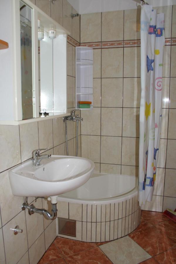 Apartments And Rooms By The Sea Zaostrog, Makarska - 2661 Екстериор снимка